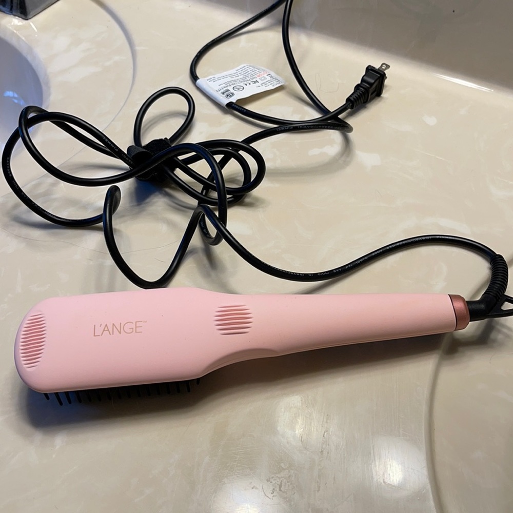 L’ange blush straightening brush
